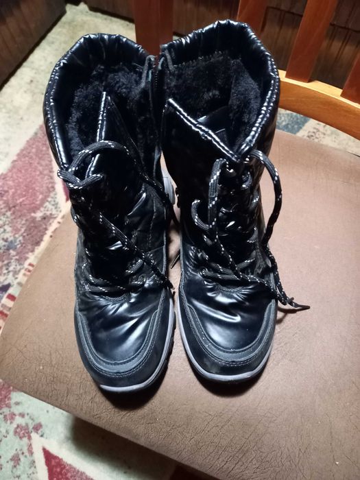 Зимни  боти само са пробвани