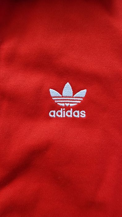 Bluză trening Adidas.