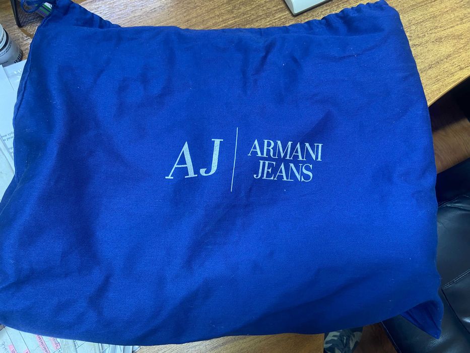 Продам женскую сумку Armani