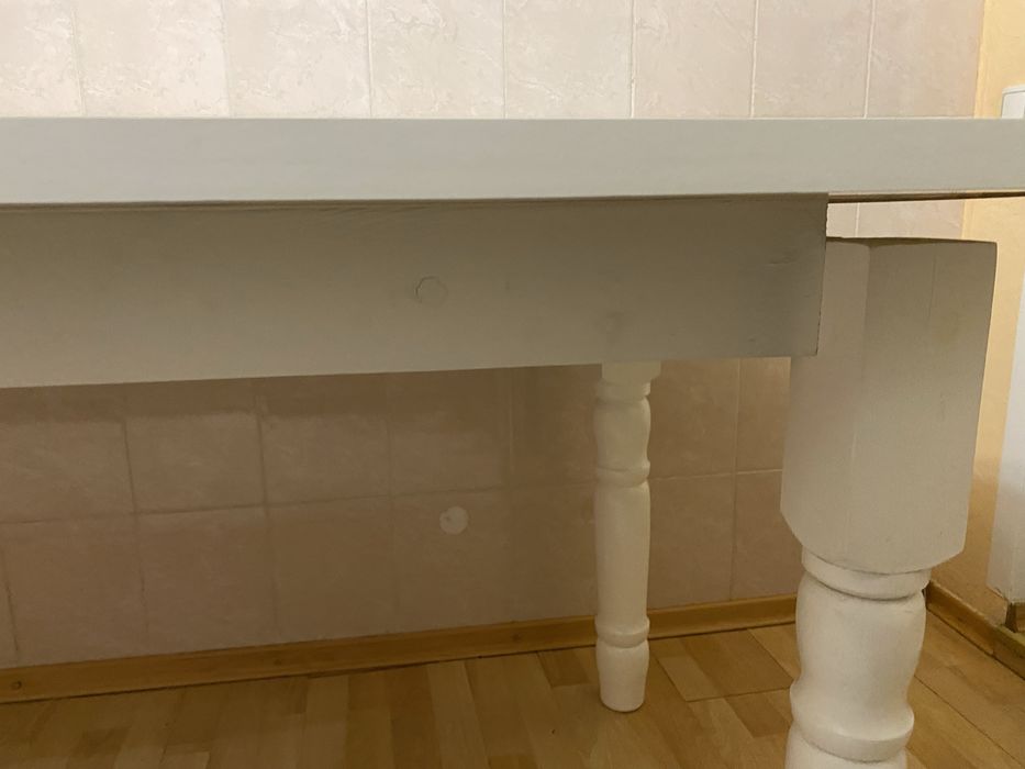 Продам стол в гостинную