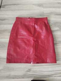 Червена кожена пола
