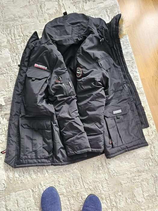 Vând Geaca batbati mărimea S noua