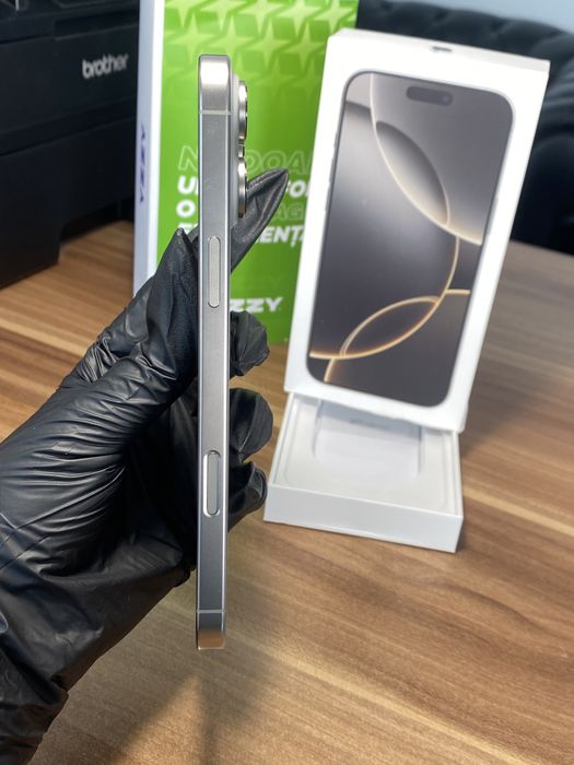 iPhone 16 Pro Max • 256 GB • Natural Titanium