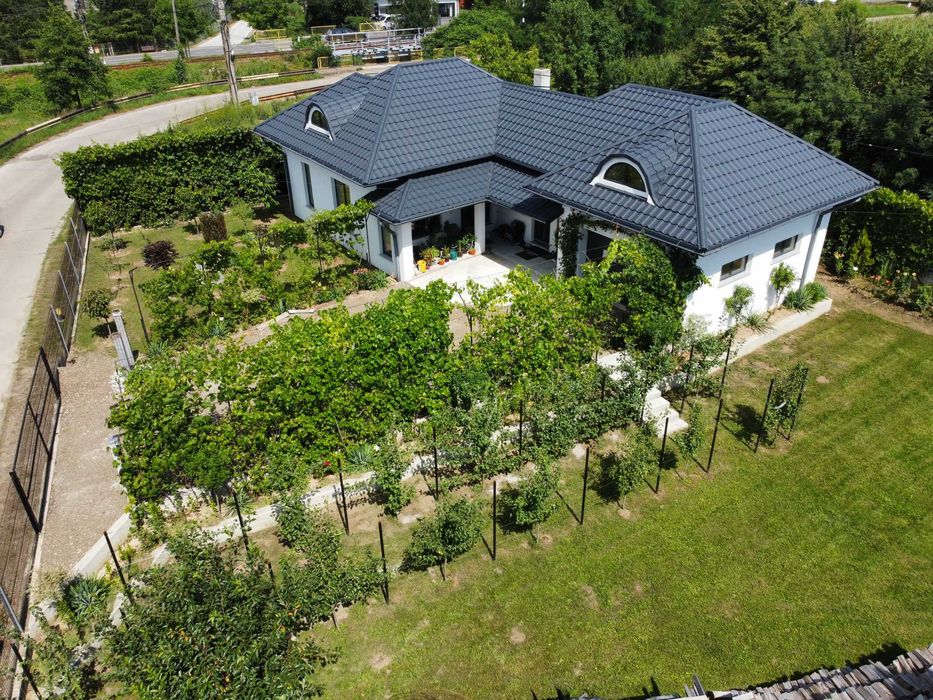 Casa noua stil romanesc - Vicovu de Jos centru - Detalii in anunt