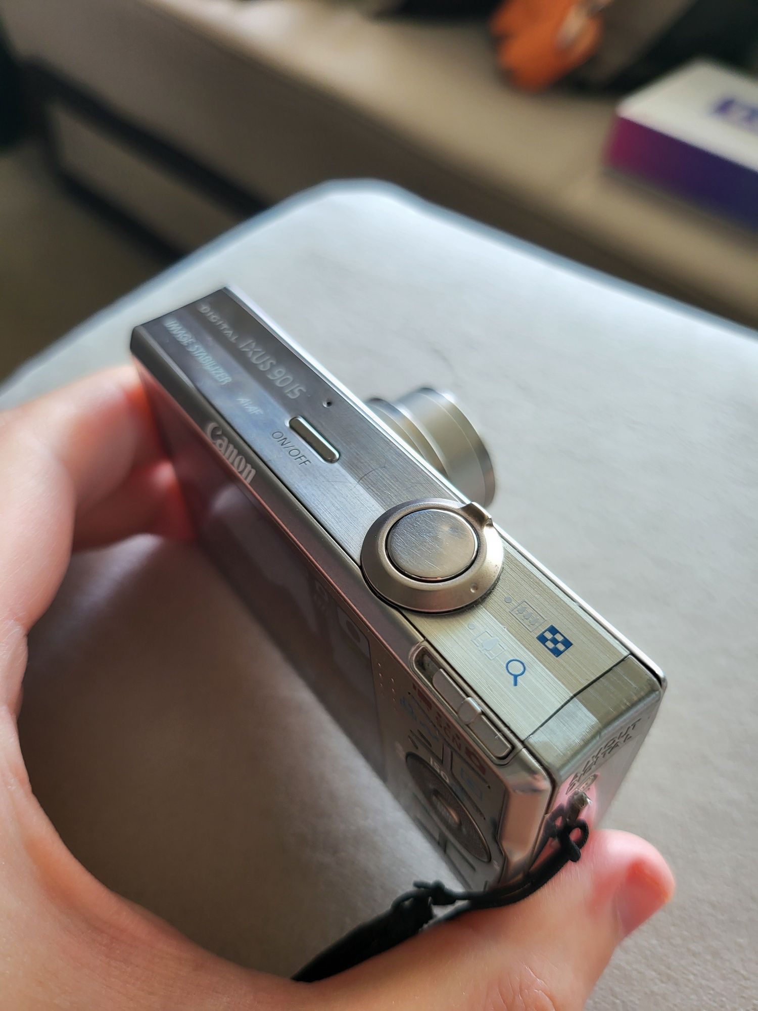 Canon Ixus 90 is