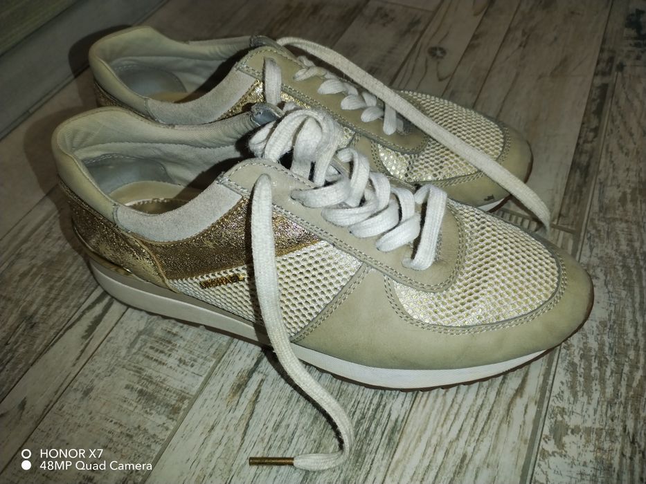 Продавам маратонки Michael Kors