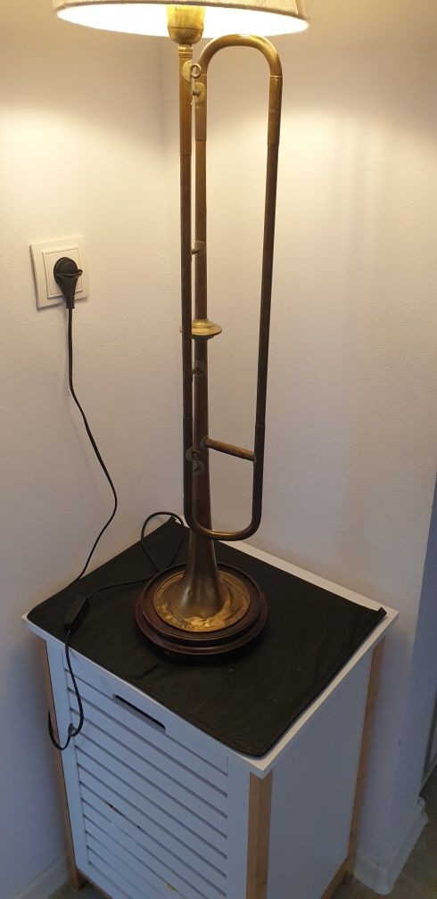 Lampa veioza vintage colectie trompeta alama Belgia 1950