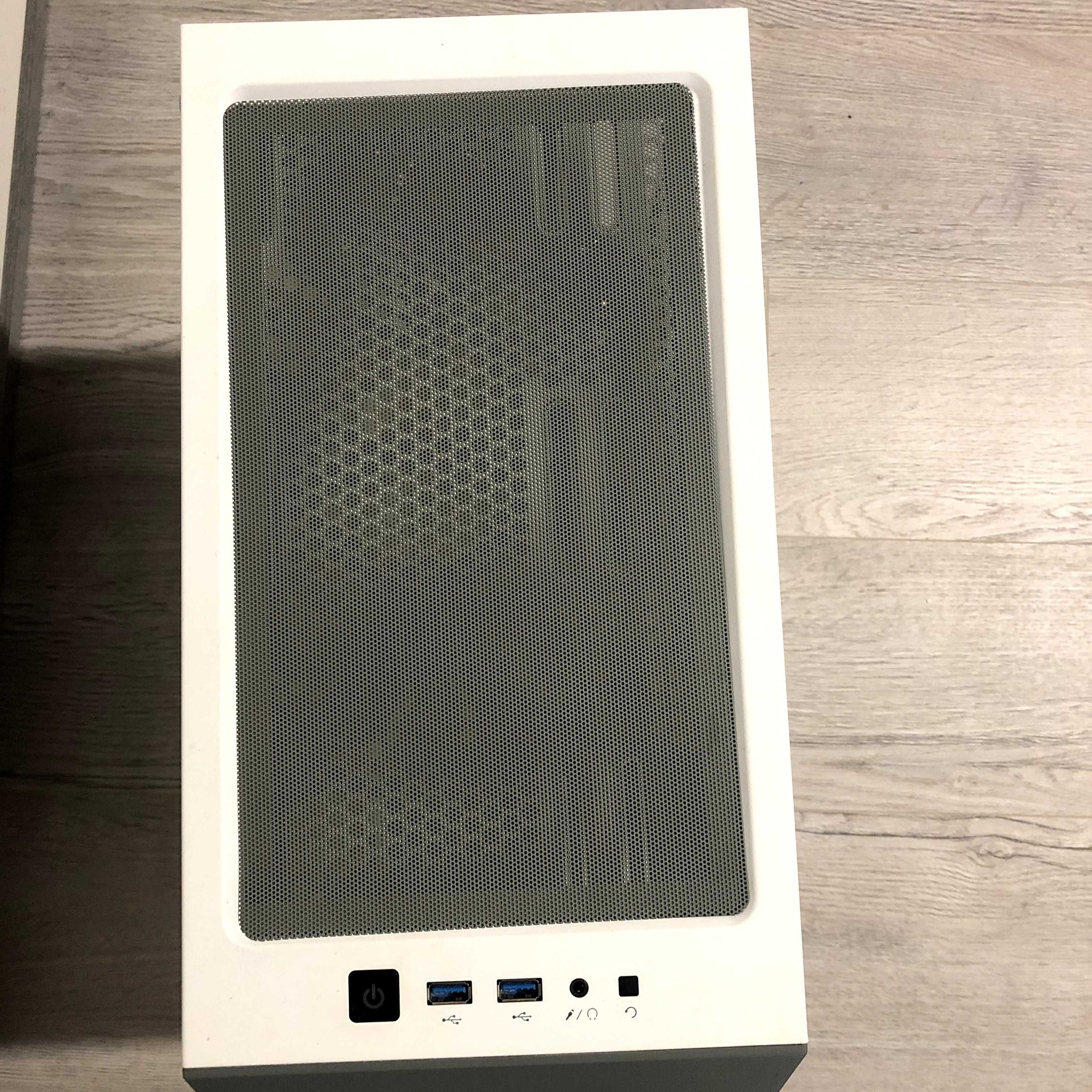 Продавам Компютърна кутия Corsair - нова