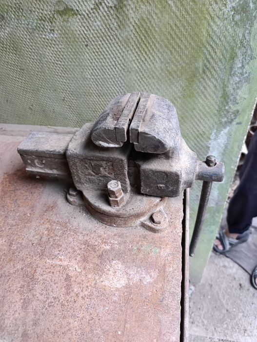 Верстак, тиски, точилка