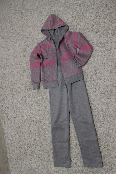 Спортивный костюм на девочку 6-9 лет