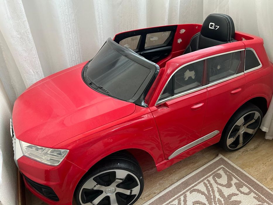 Masina Audi Q7 Aproape  Noua