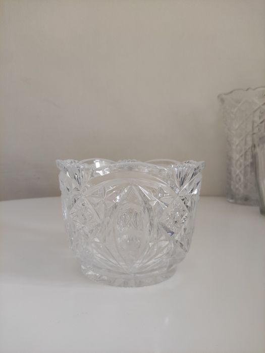 Продается хрустальная вазочка