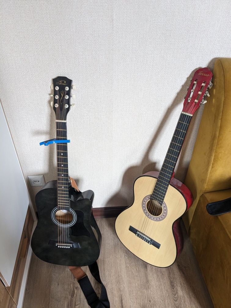Продам 2 гитары один почти новый