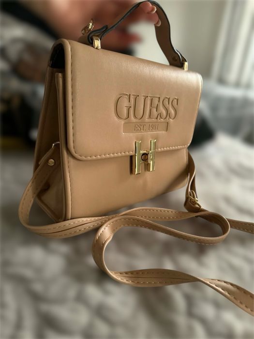 Geanta Guess.