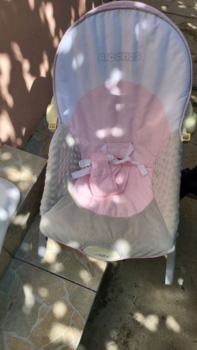 Vând căruț ,cantar, leagăn