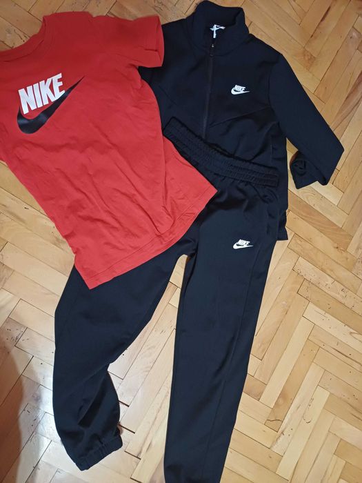 Спортен екип Nike с подарък