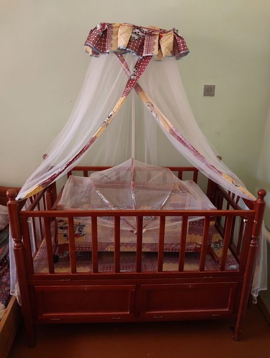 Детская кроватка