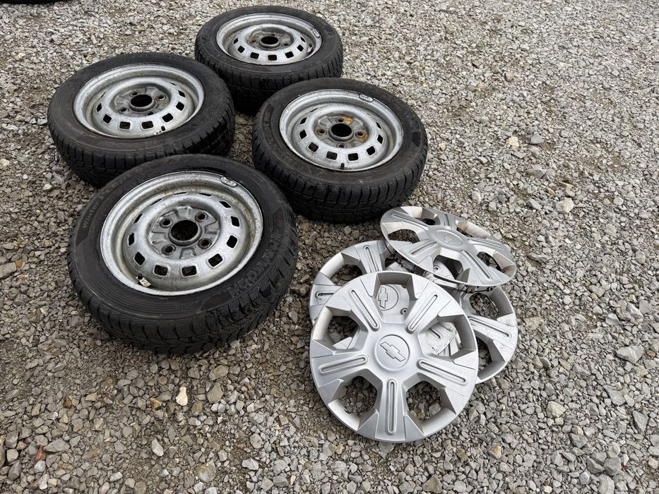 гуми с джанти комлект с тасове