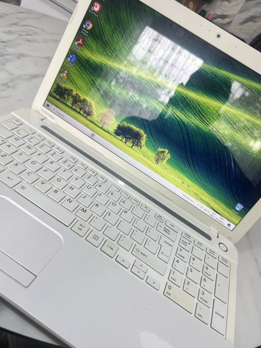 Лаптоп toshipa windows10