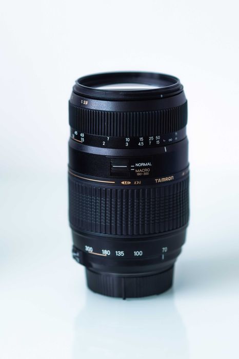 Teleobiectiv pentru Nikon TAMRON 70-300mm DI LD Af + Macro