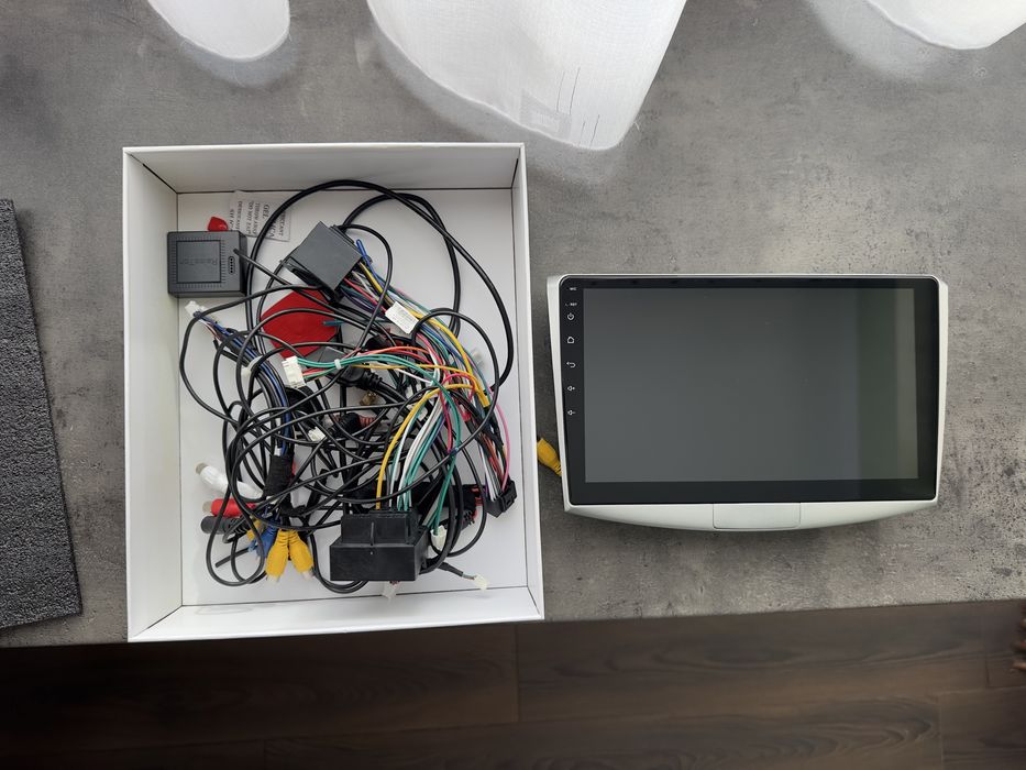 Vand navigatie dedicata VW Passat B7