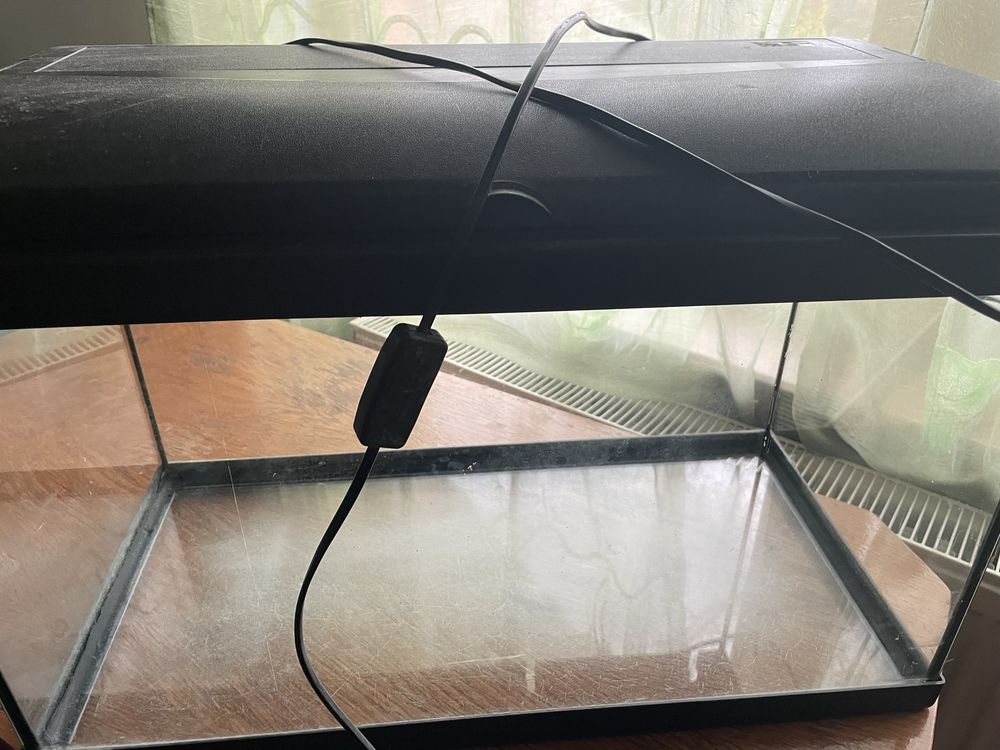 Acvariu pentru pesti cu bec LED