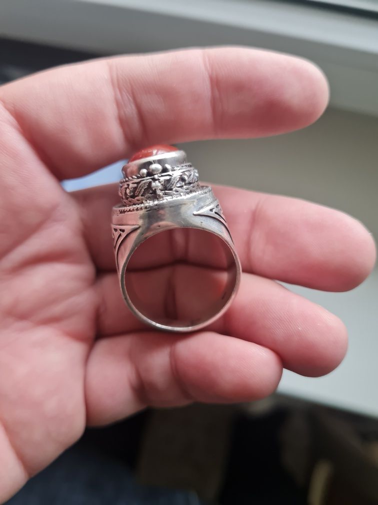 Продам кольцо Перстен, серебро , агат. Размер примерно  23-24.