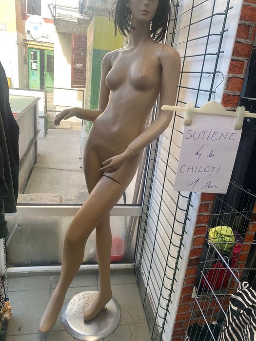 Vând manechine  damă