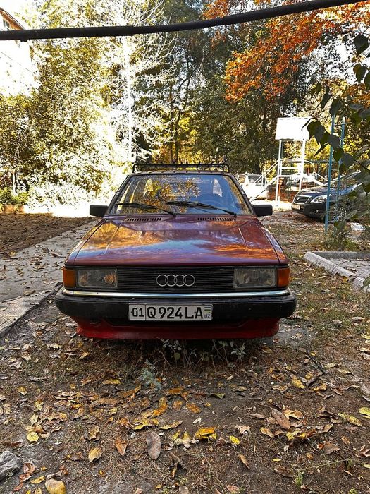 Автомобиль Audi 80