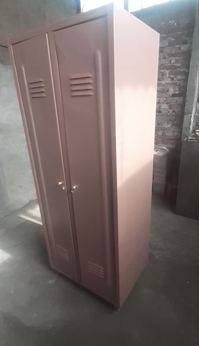 Метален гардероб
