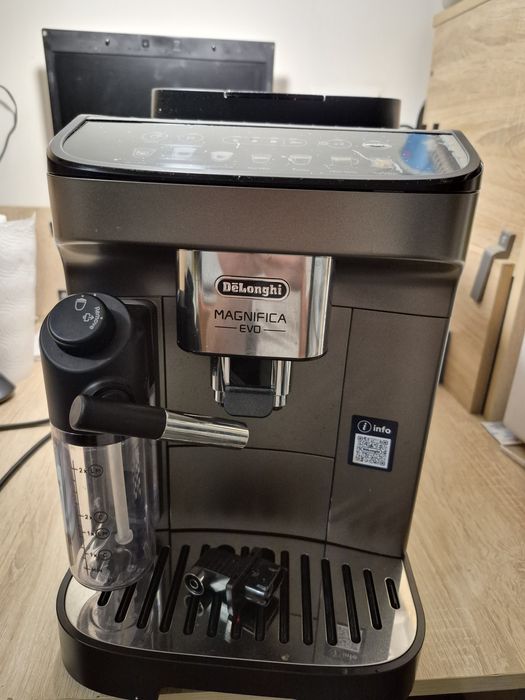 Кофемашина delonghi magnifica evo
