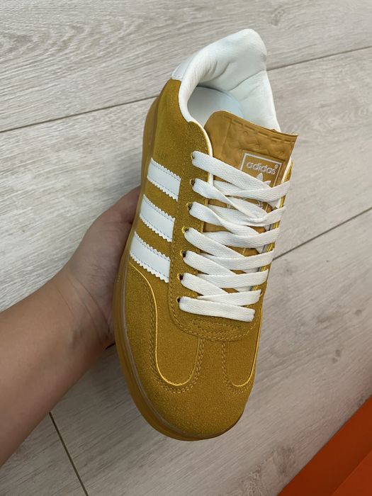 Женская обувь кроссовки