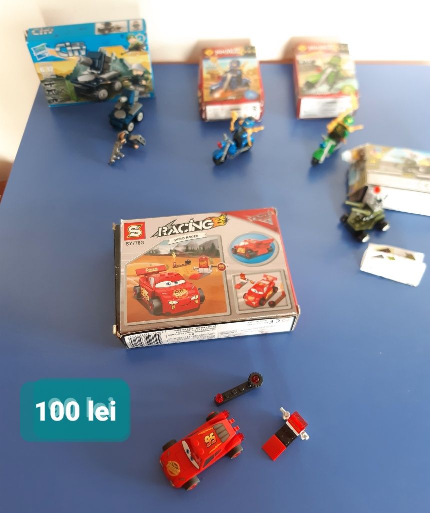 Vând 2 loturi de lego fiecare 100 lei