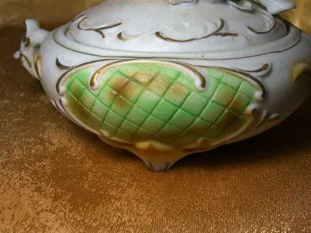 Cutie, bomboniera portelan bisque Majolica, sec 19, amorasi, colectie