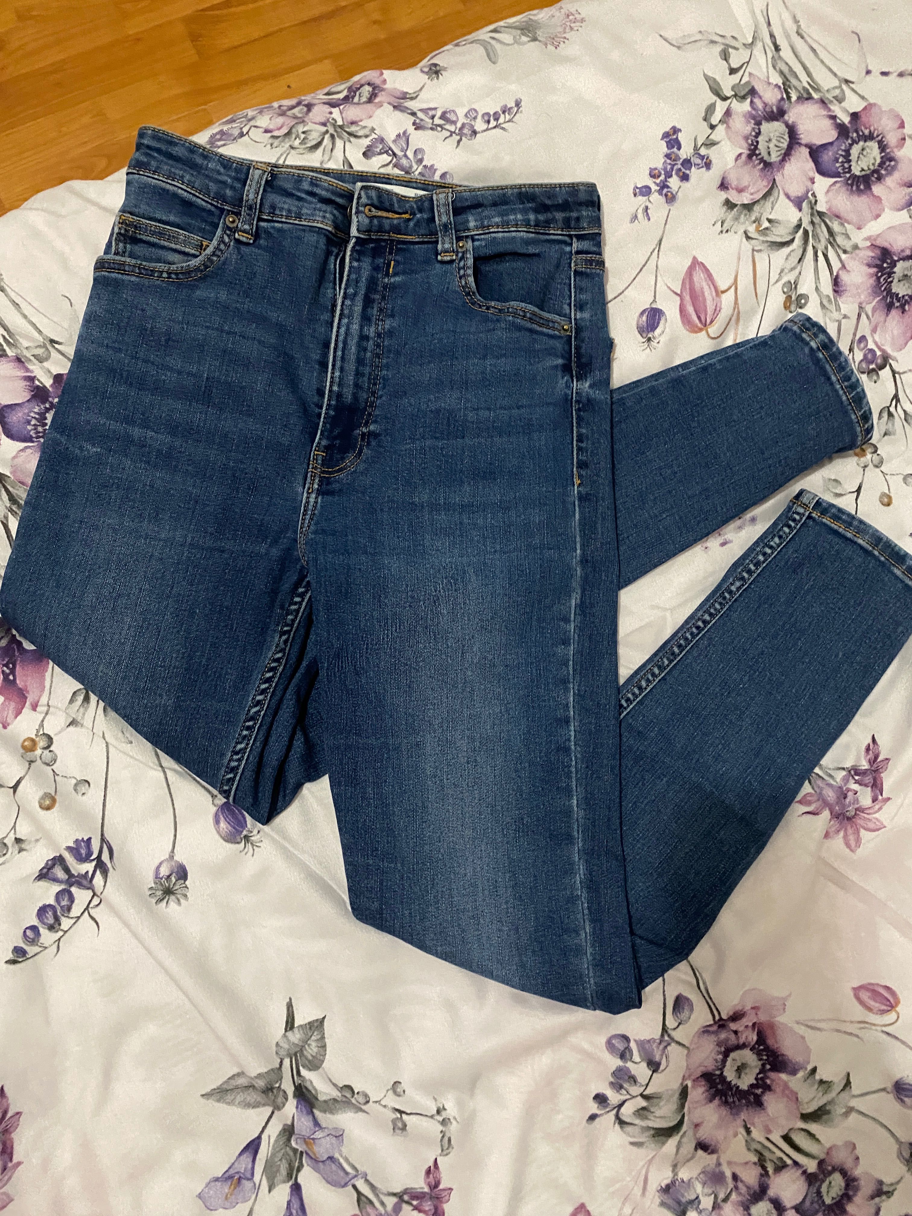 Blugi Bershka 50 lei