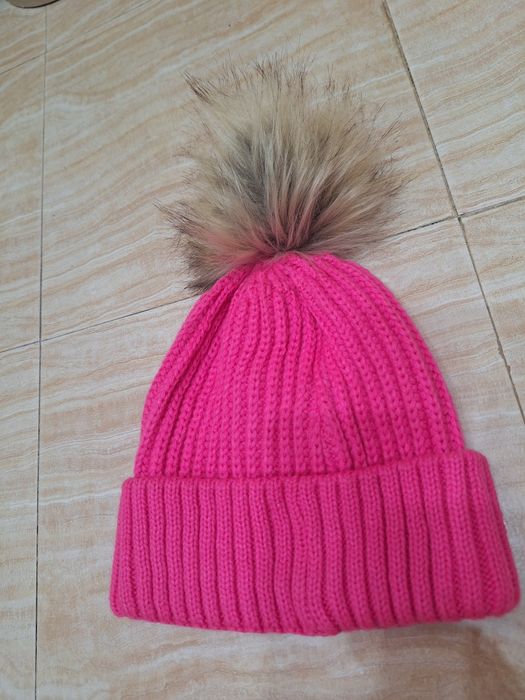 Дамска розова шапка
