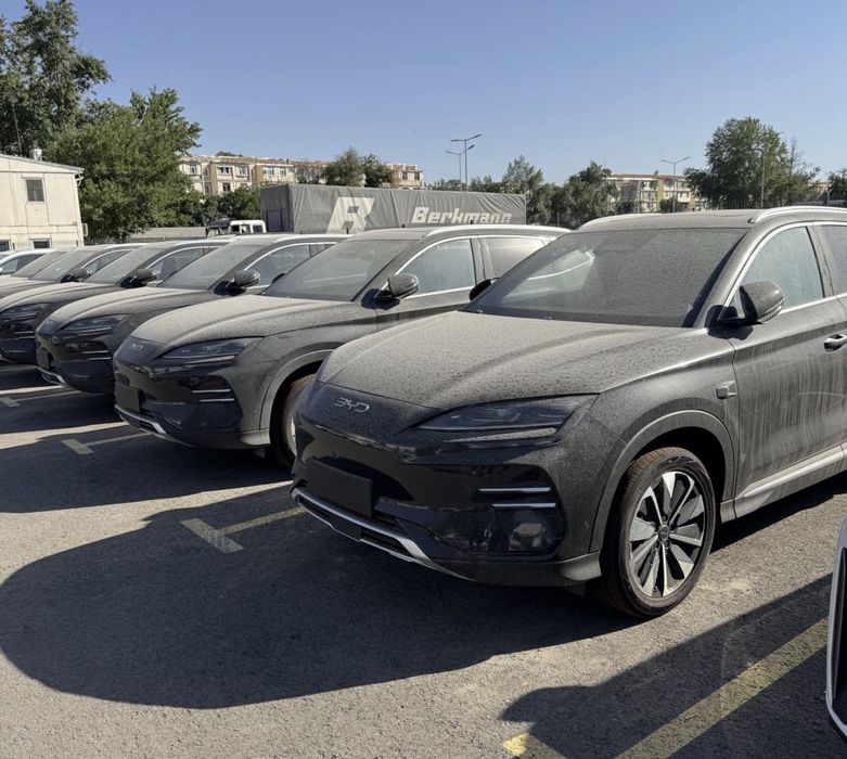 BYD Chempion Smart tayyor Toshkentda turibdi