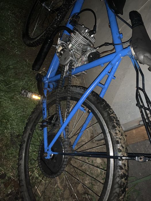 Vând bicicletă cu motor de 80