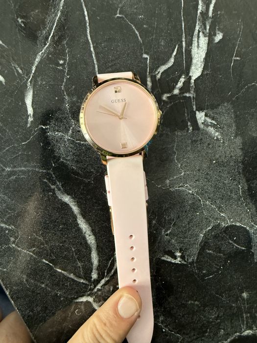 Ceas Guess aproape nou