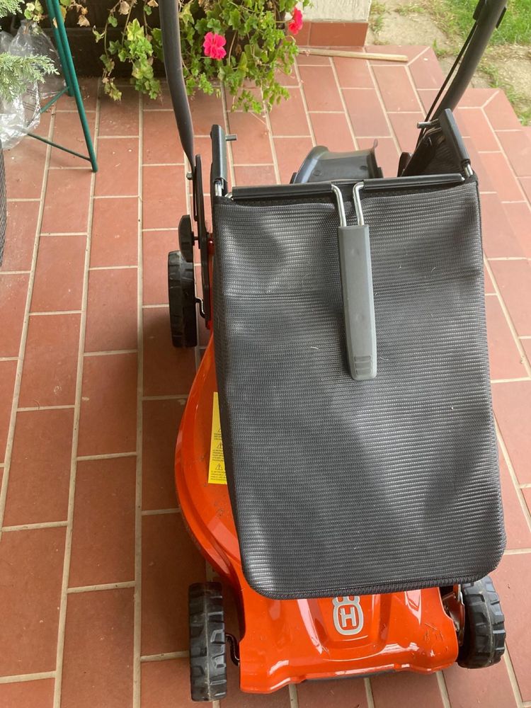 Masina de tuns iarba Husqvarna LC 247