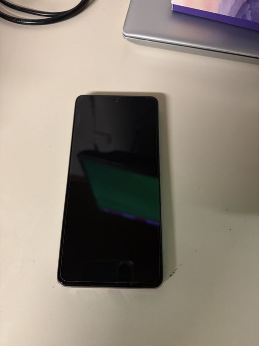 Телефон Xiaomi 11T Pro с протектори и калъфи