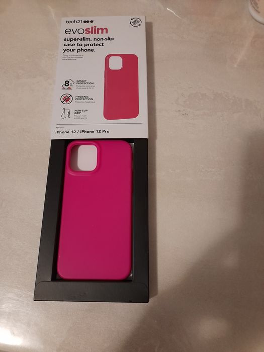 Vând husa roz noua pt iphone 12/iphone 12 pro