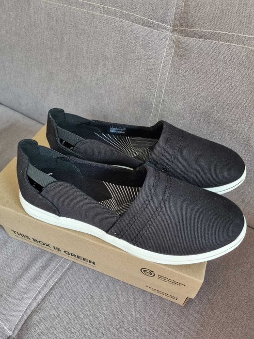 Нови обувки Clarks