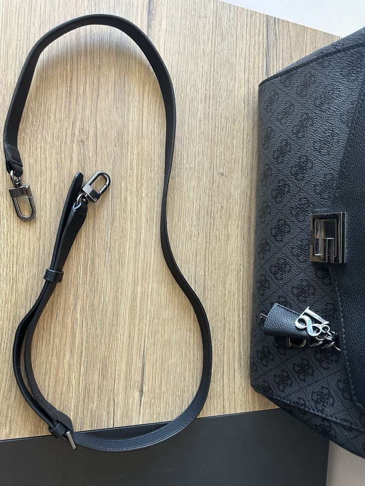 Дамска чанта Guess