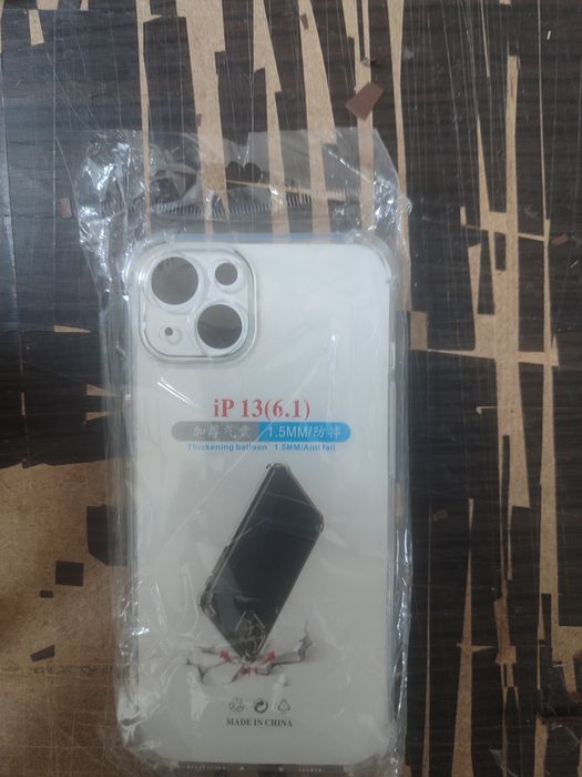 Продам прозрачный чехол для Айфона 13