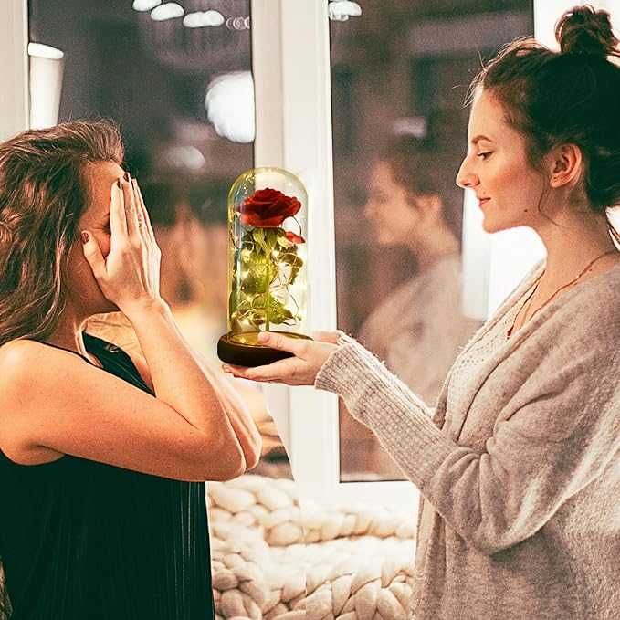 Trandafir LED criogenat in cupola de sticla, baza din lemn, 22x11.5 cm