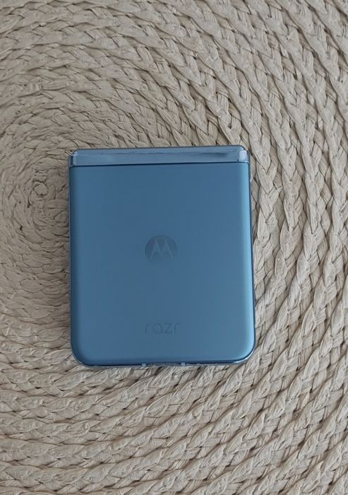 Продавам Motorola Razr 40 Ultra