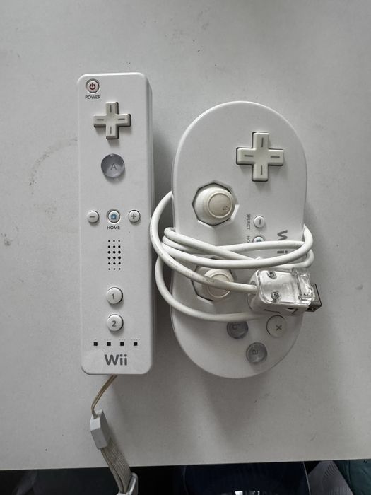 Pachet complet Consolă Nintendo Wii + Accesorii