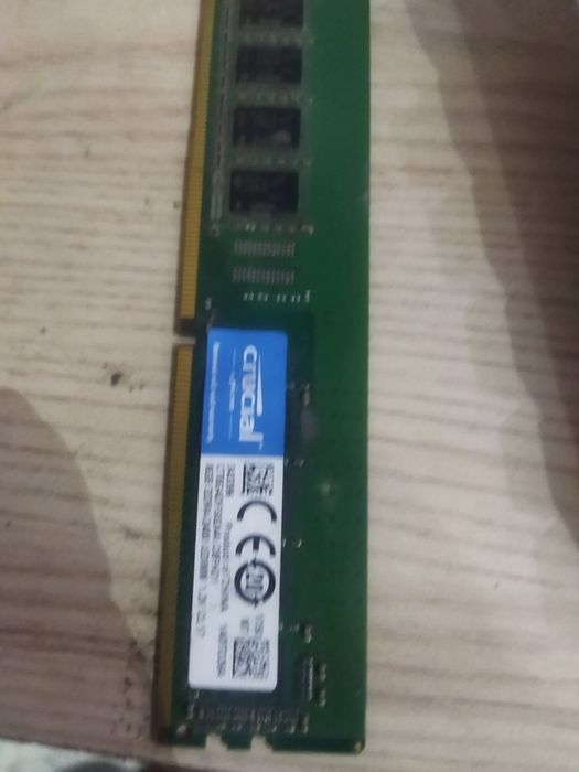 Плашка crucial на 8 гигабайт