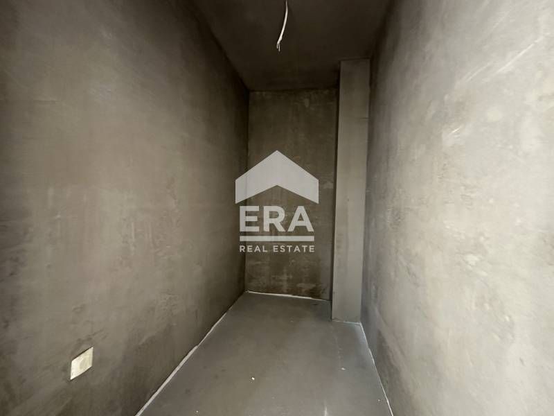 Партерен офис със самостоятелен вход за продажба, в новопостроена сгра